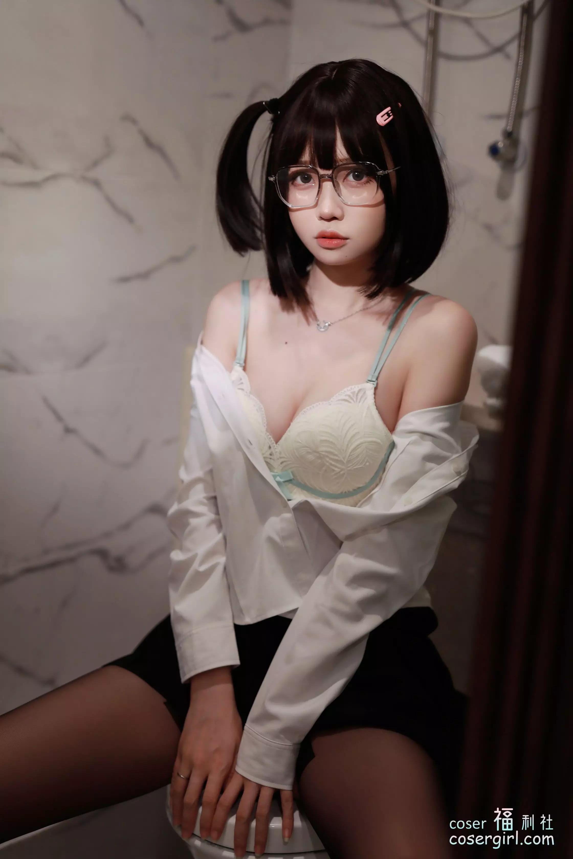 洛桑w伊梓 - 眼镜妹妹 美女写真图片欣赏 - coser福利社-coser福利社